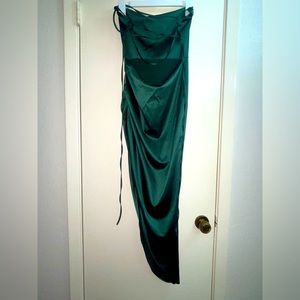Emerald tied backless ruched split leg dress